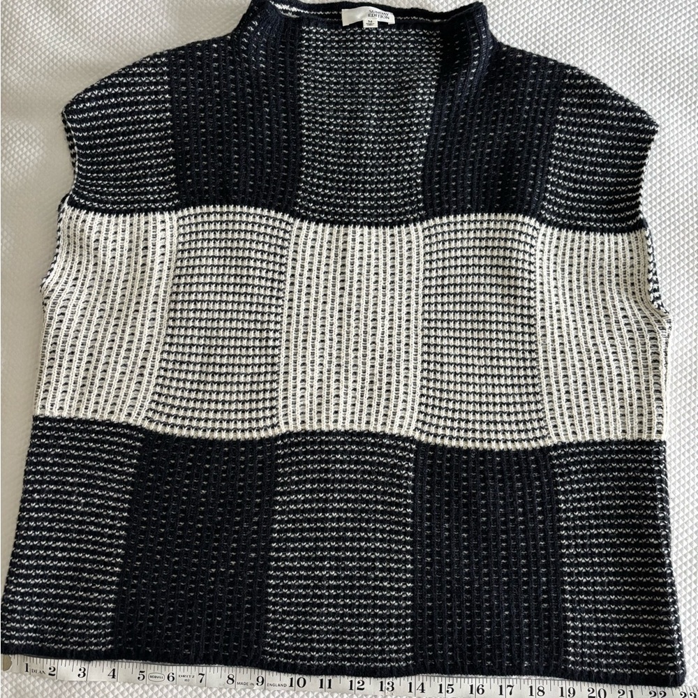 Sleeveless Knit Colorblock Sweater - Navy & White